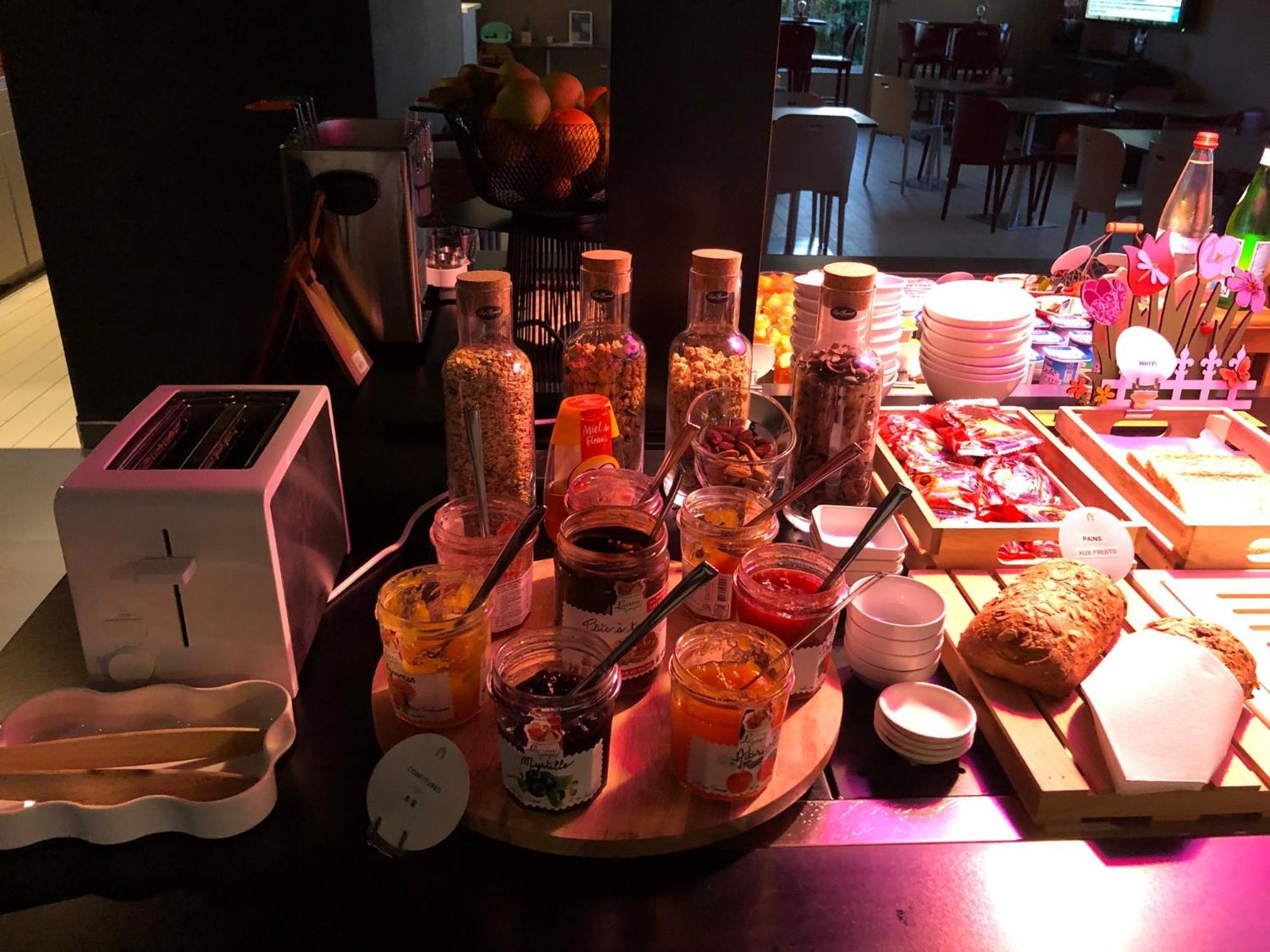 แคมปานิล พอยติเย่ ซุด เอโรปอร์ต Hotel ปัวติเยร์ ภายนอก รูปภาพ